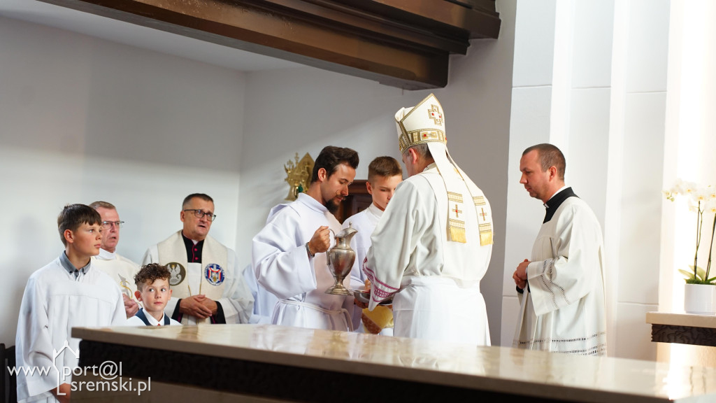 Uroczyste poświęcenie odrestaurowanego kościoła