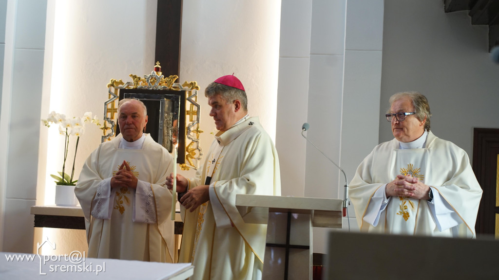 Uroczyste poświęcenie odrestaurowanego kościoła