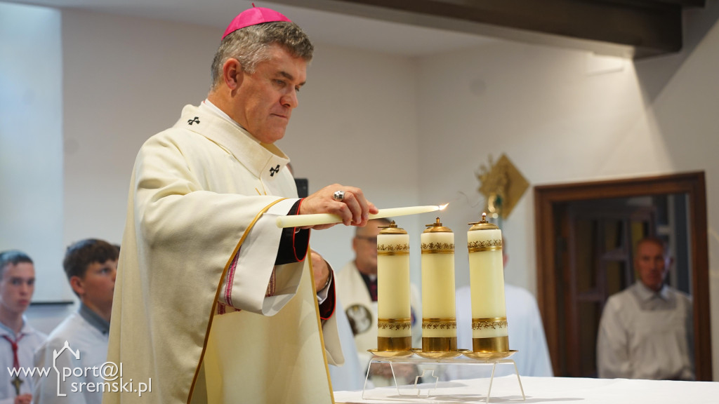 Uroczyste poświęcenie odrestaurowanego kościoła
