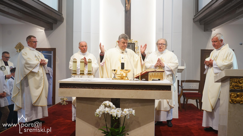 Uroczyste poświęcenie odrestaurowanego kościoła