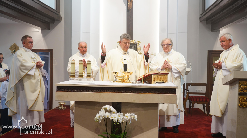 Uroczyste poświęcenie odrestaurowanego kościoła