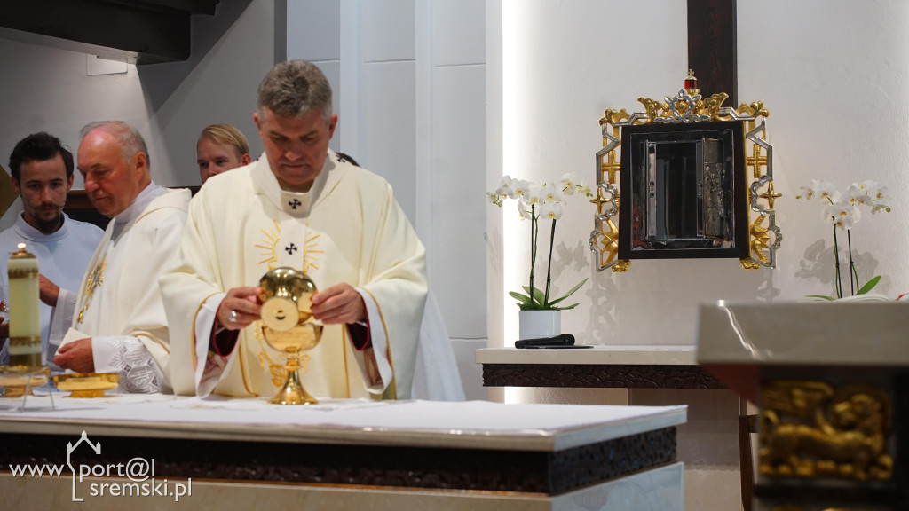 Uroczyste poświęcenie odrestaurowanego kościoła