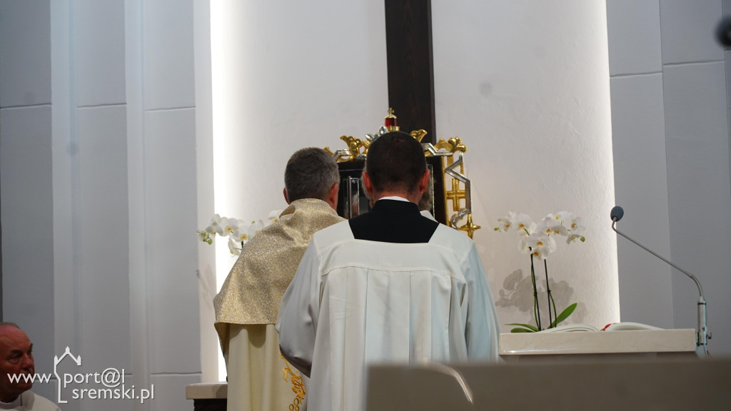 Uroczyste poświęcenie odrestaurowanego kościoła