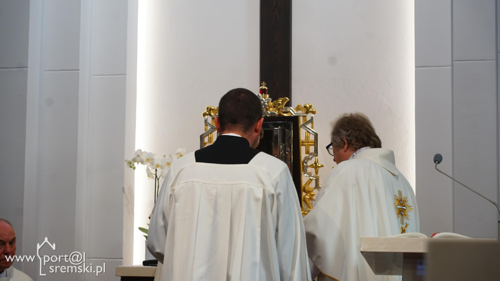 Uroczyste poświęcenie odrestaurowanego kościoła