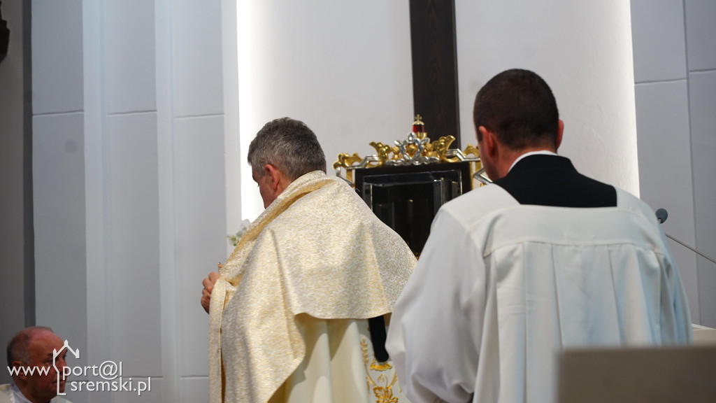 Uroczyste poświęcenie odrestaurowanego kościoła