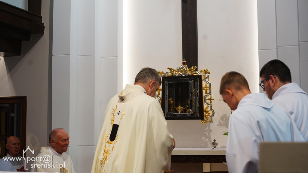 Uroczyste poświęcenie odrestaurowanego kościoła