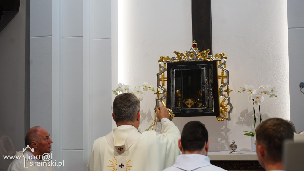 Uroczyste poświęcenie odrestaurowanego kościoła