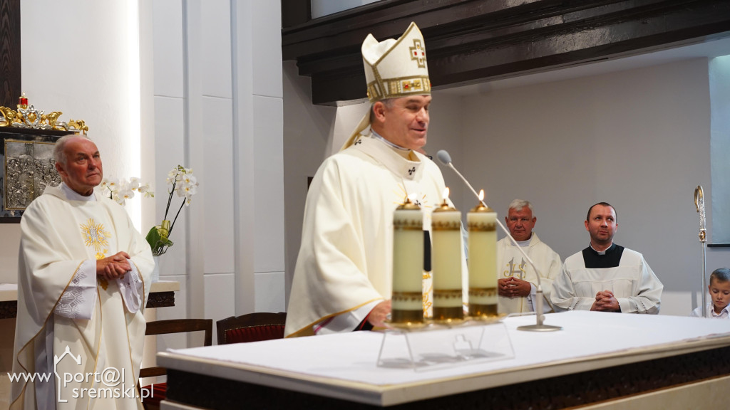 Uroczyste poświęcenie odrestaurowanego kościoła
