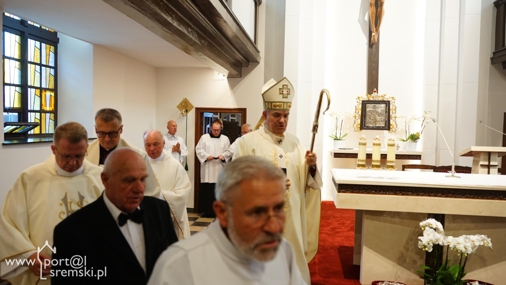 Uroczyste poświęcenie odrestaurowanego kościoła