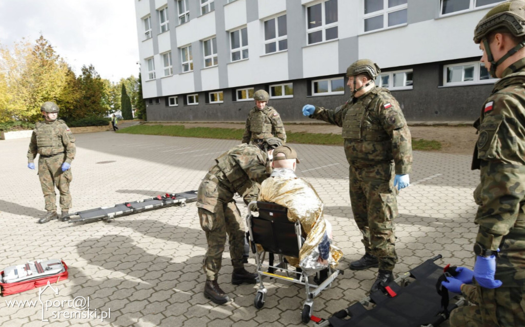 Atak drona na szkołę