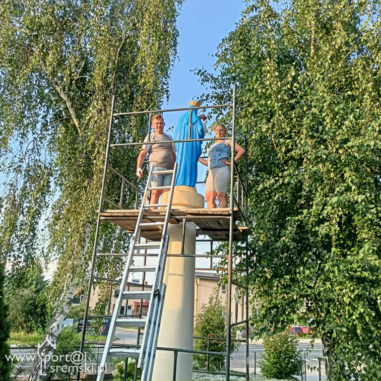 Odnowienie figury Matki Bożej w Chrząstowie