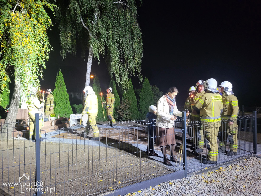 Odnowienie figury Matki Bożej w Chrząstowie
