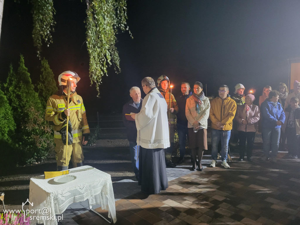 Odnowienie figury Matki Bożej w Chrząstowie