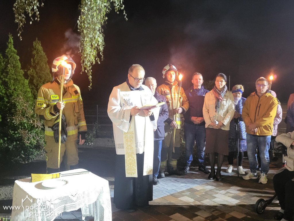 Odnowienie figury Matki Bożej w Chrząstowie