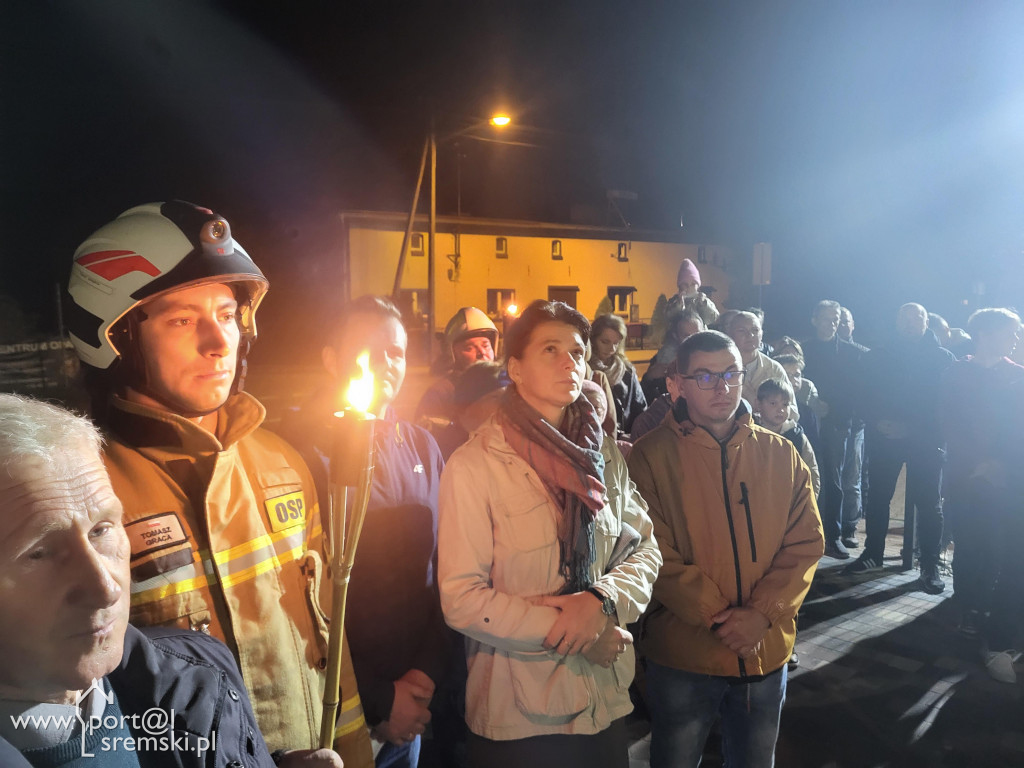Odnowienie figury Matki Bożej w Chrząstowie