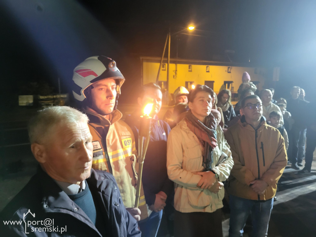 Odnowienie figury Matki Bożej w Chrząstowie