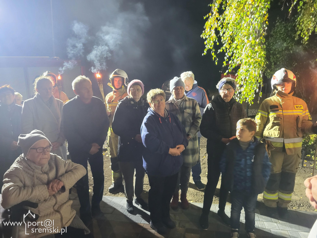 Odnowienie figury Matki Bożej w Chrząstowie