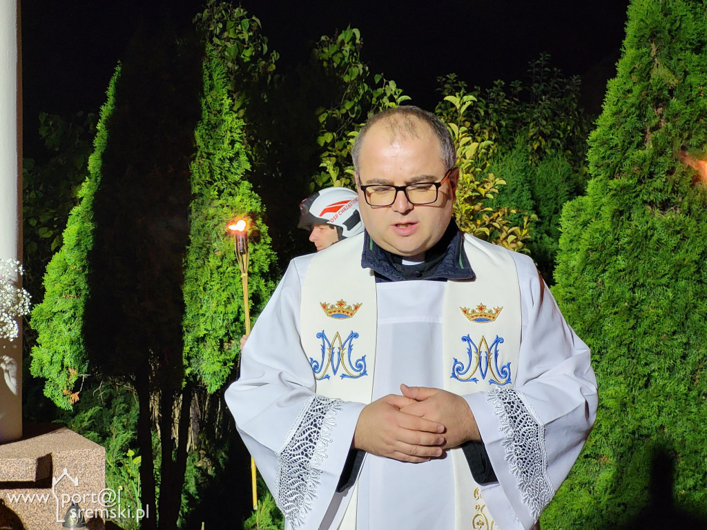 Odnowienie figury Matki Bożej w Chrząstowie