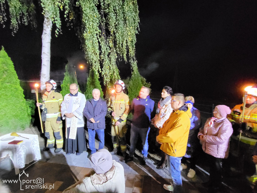 Odnowienie figury Matki Bożej w Chrząstowie