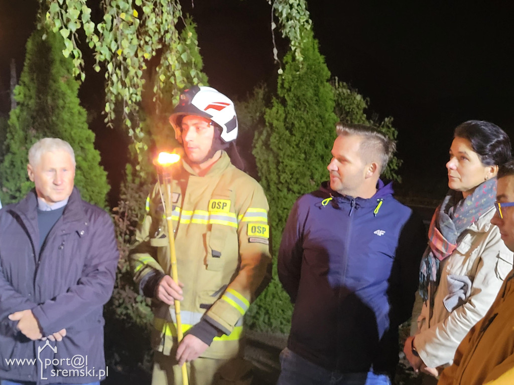 Odnowienie figury Matki Bożej w Chrząstowie
