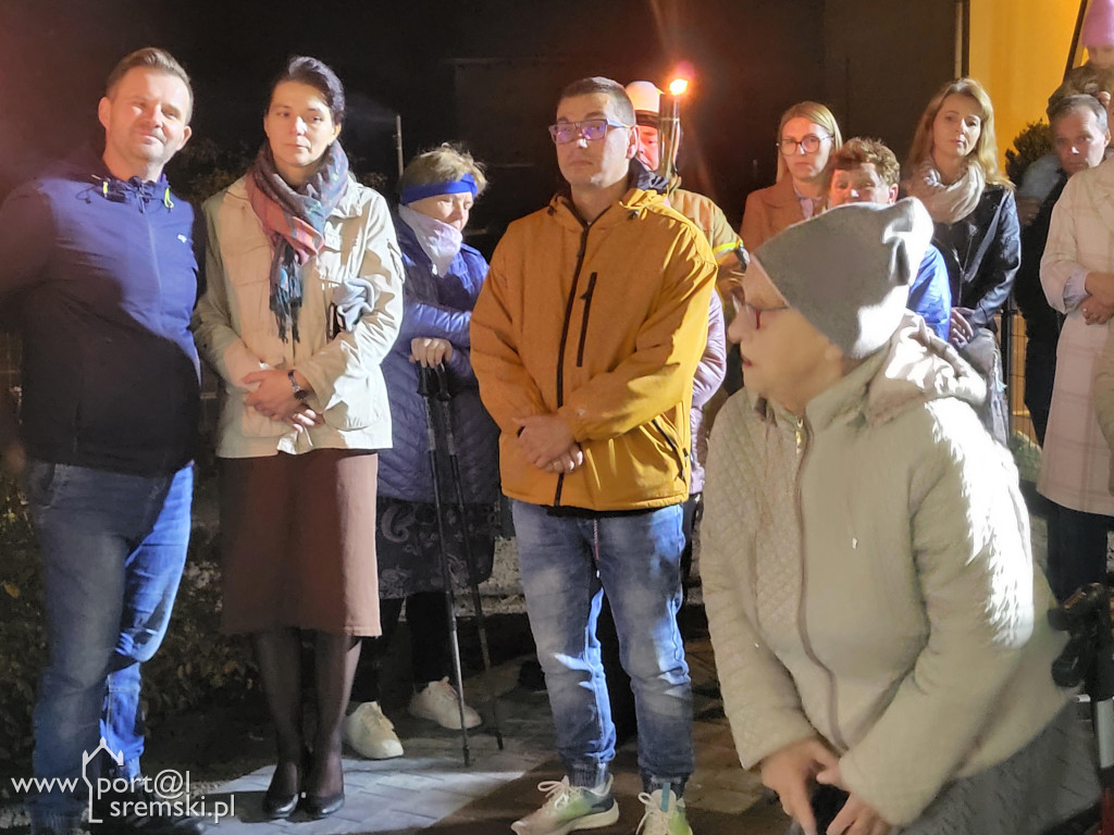 Odnowienie figury Matki Bożej w Chrząstowie