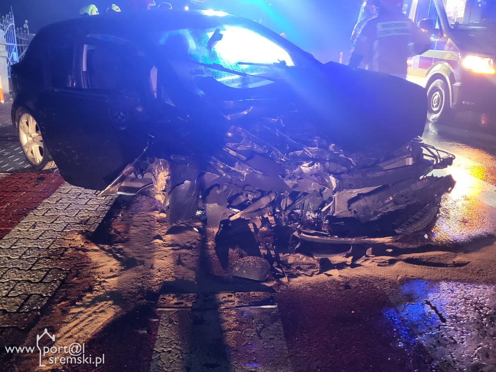 Zderzenie na skrzyżowaniu w Dalewie. Dwie osoby ranne