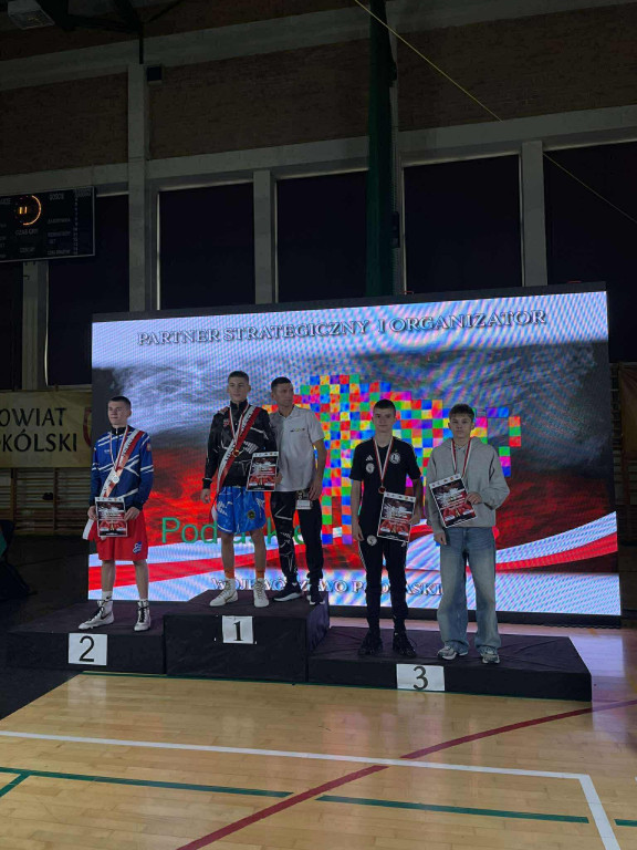 Młodzi pięściarze ze Śremu na podium turnieju międzynarodowego