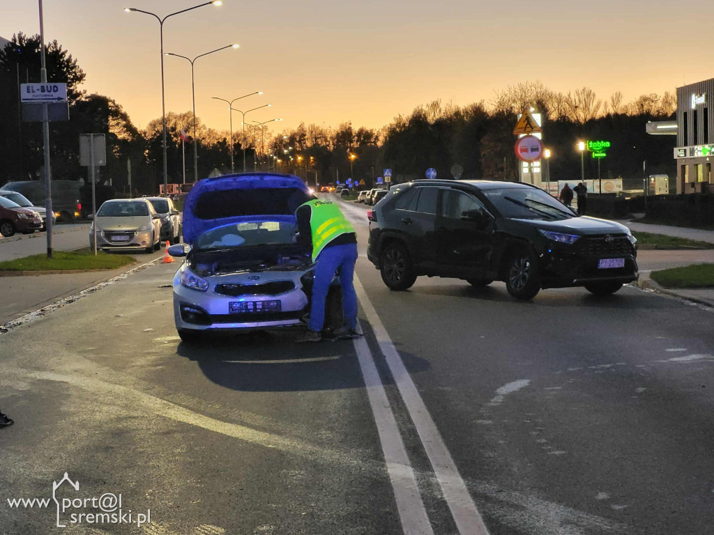 Zderzenie z udziałem radiowozu. Dwóch policjantów w szpitalu