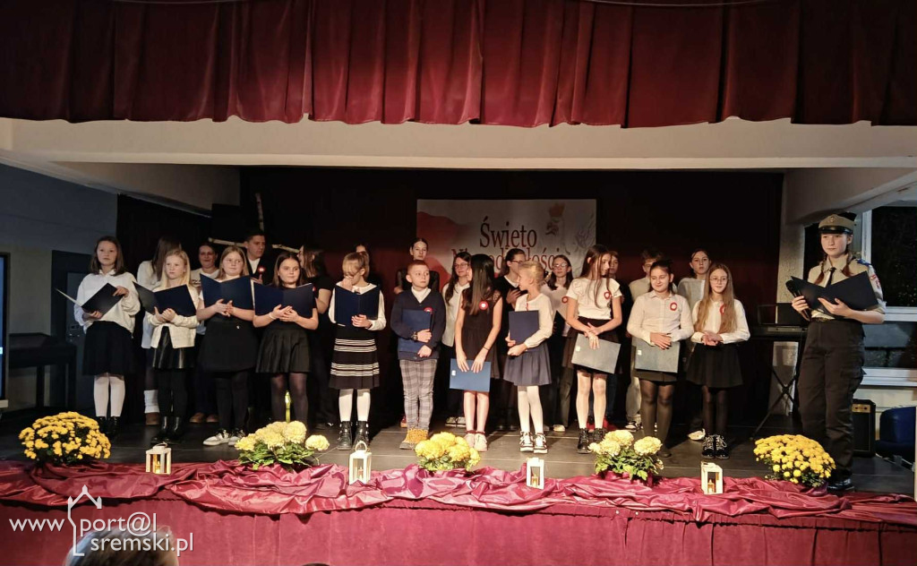 Wieczór Pieśni Patriotycznych w śremskiej „Szóstce”
