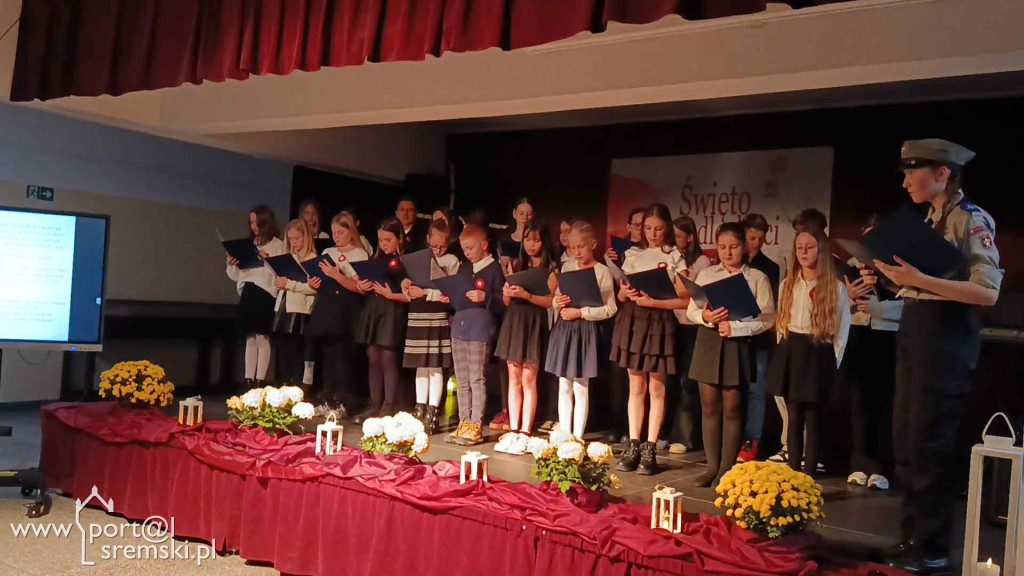 Wieczór Pieśni Patriotycznych w śremskiej „Szóstce”