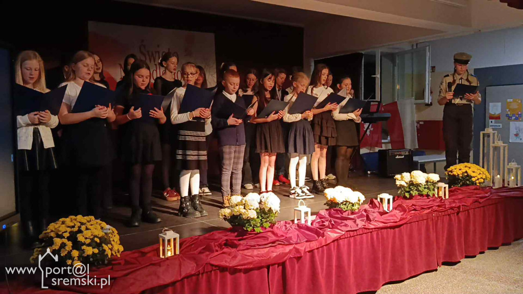 Wieczór Pieśni Patriotycznych w śremskiej „Szóstce”