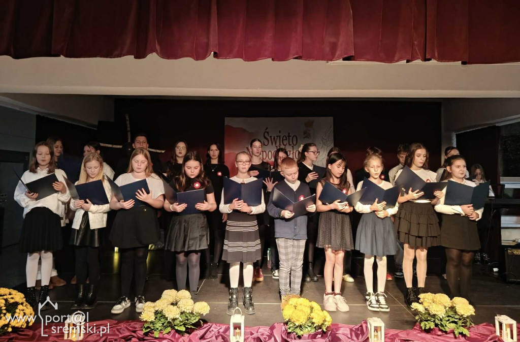 Wieczór Pieśni Patriotycznych w śremskiej „Szóstce”