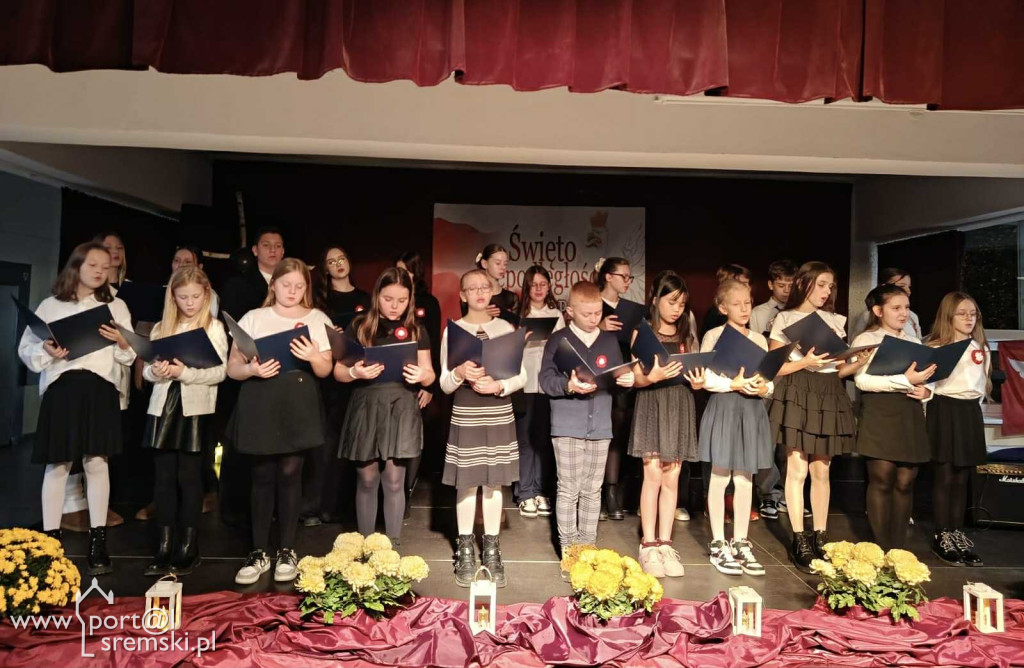 Wieczór Pieśni Patriotycznych w śremskiej „Szóstce”