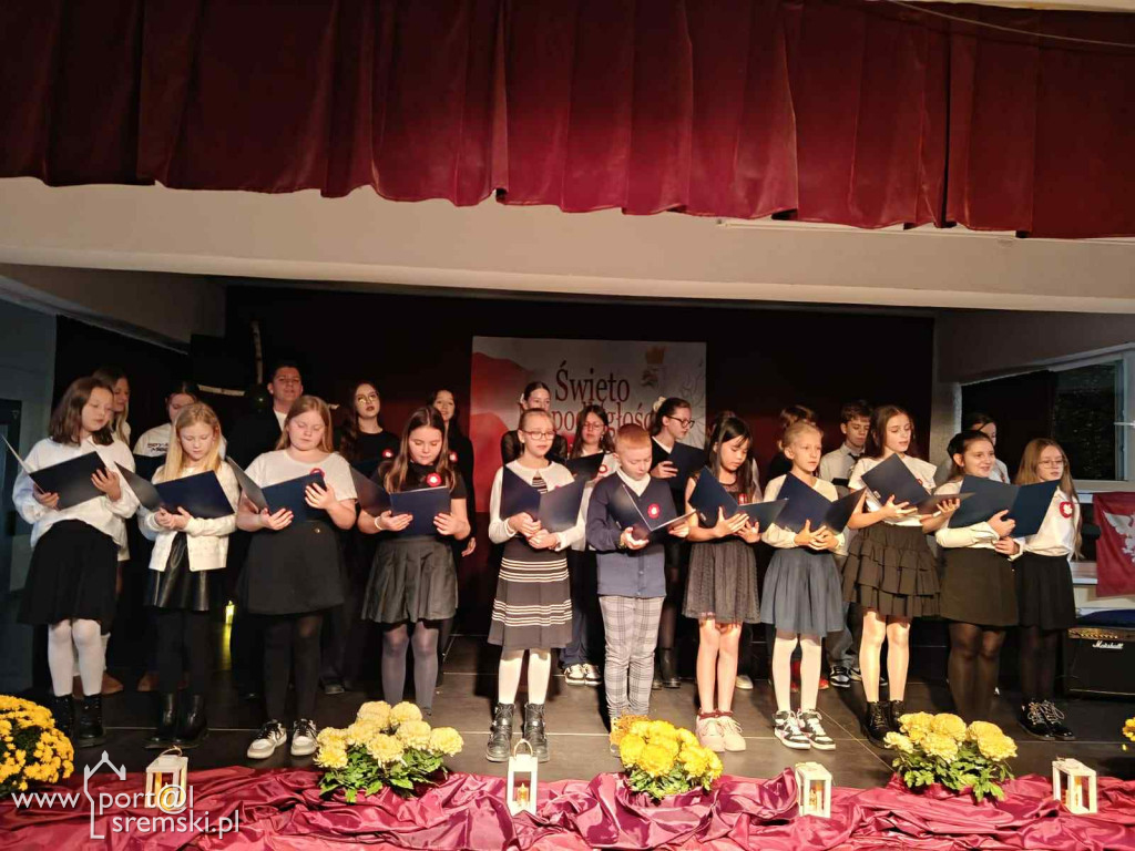 Wieczór Pieśni Patriotycznych w śremskiej „Szóstce”