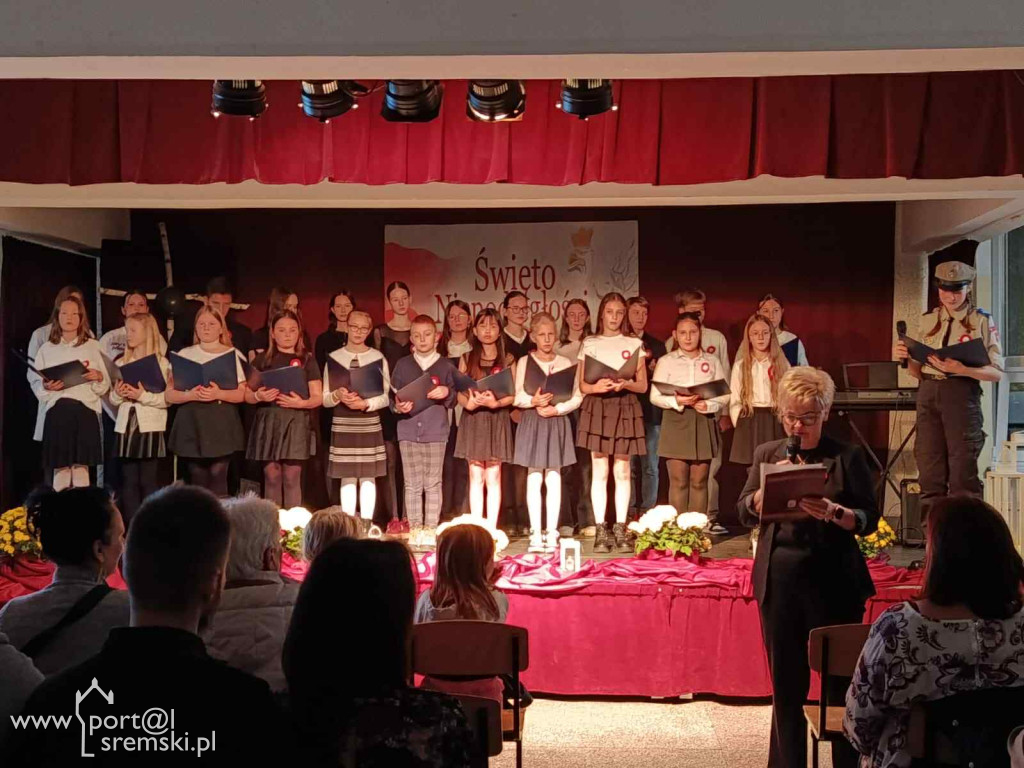 Wieczór Pieśni Patriotycznych w śremskiej „Szóstce”