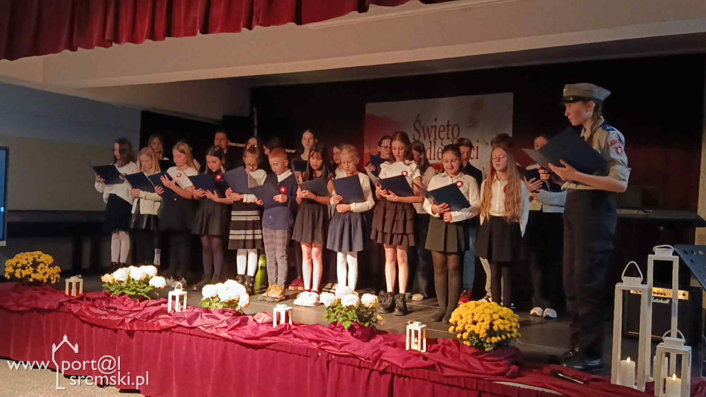 Wieczór Pieśni Patriotycznych w śremskiej „Szóstce”