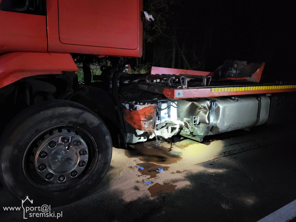 Osobówka uderzyła w ciężarówkę