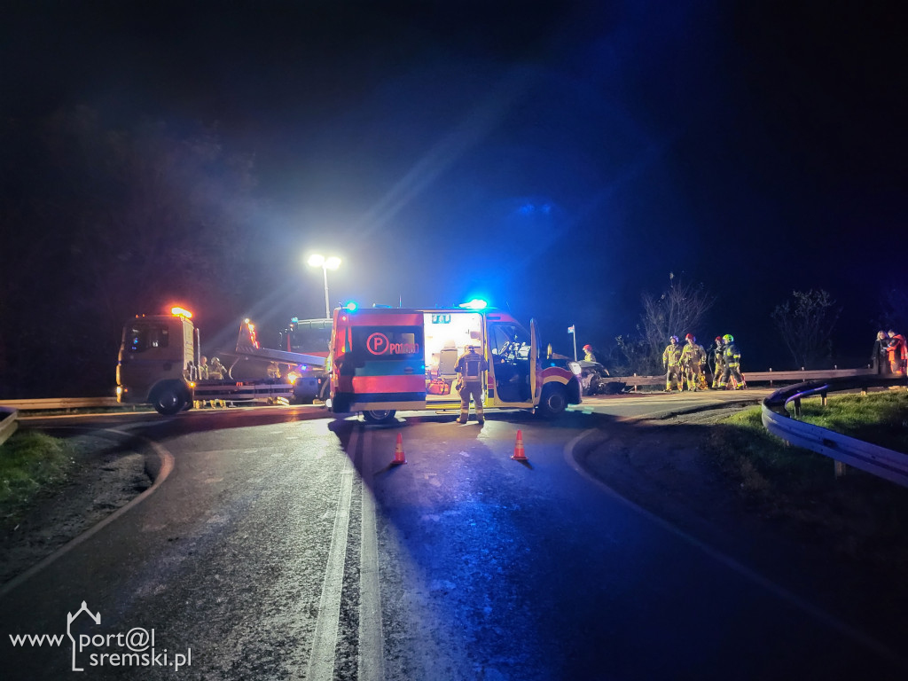 Osobówka uderzyła w ciężarówkę