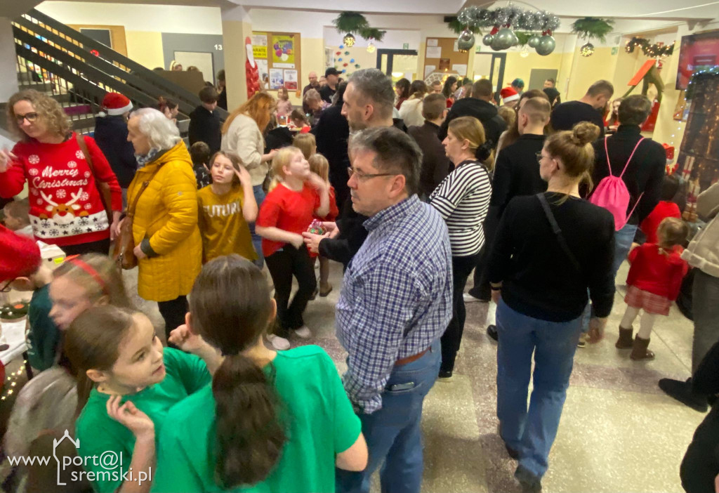 Kiermasz świąteczny w SP6