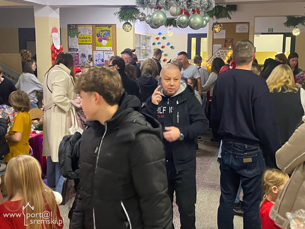 Kiermasz świąteczny w SP6