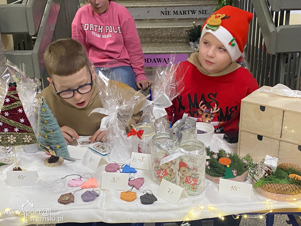 Kiermasz świąteczny w SP6