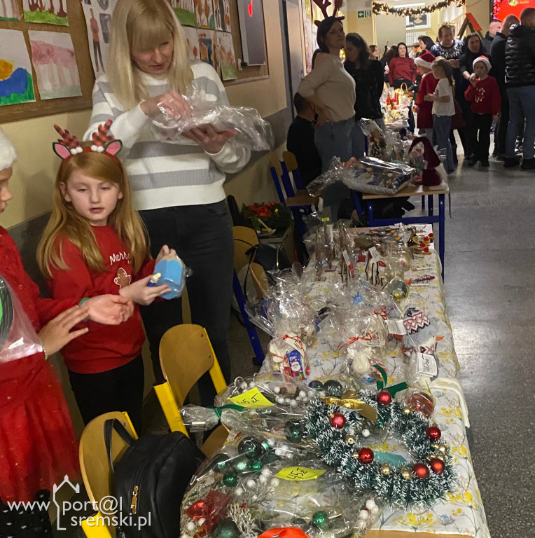 Kiermasz świąteczny w SP6