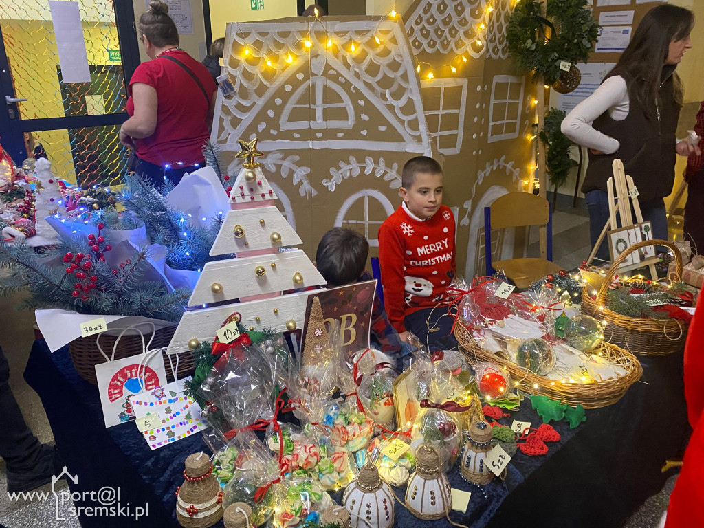Kiermasz świąteczny w SP6