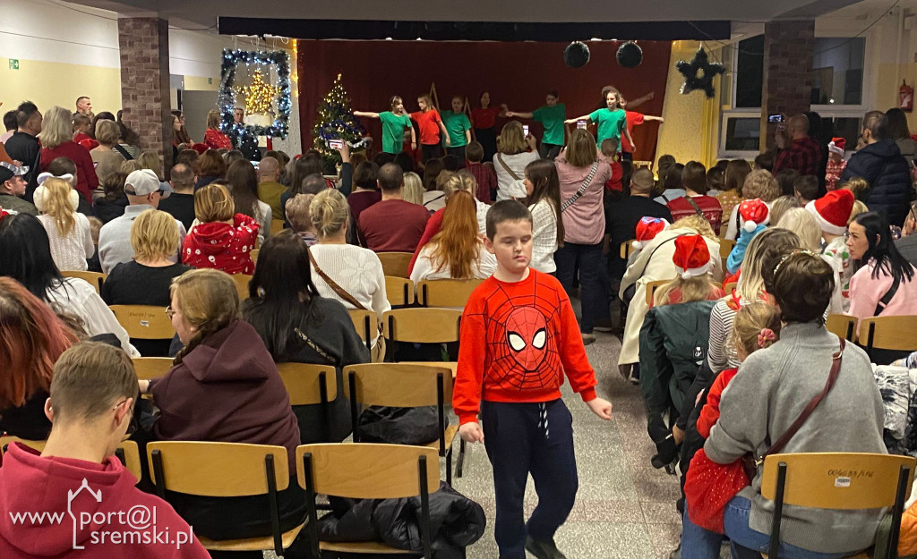 Kiermasz świąteczny w SP6