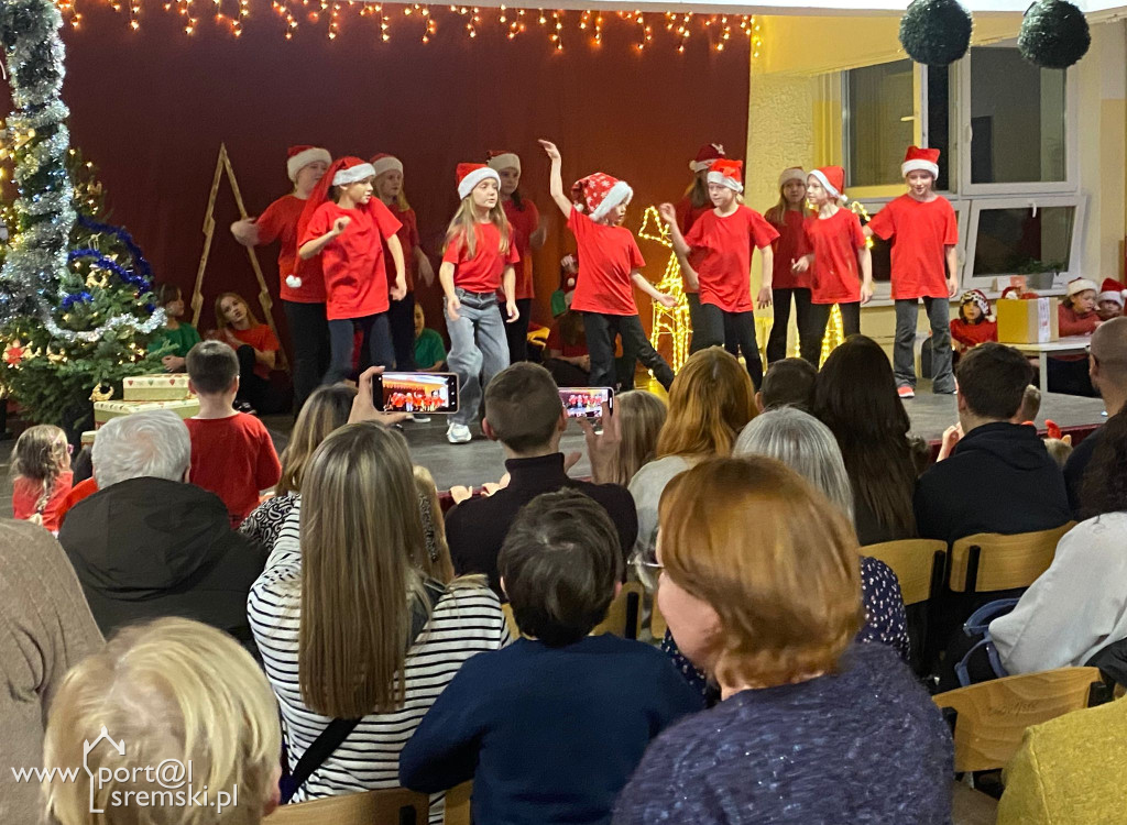 Kiermasz świąteczny w SP6