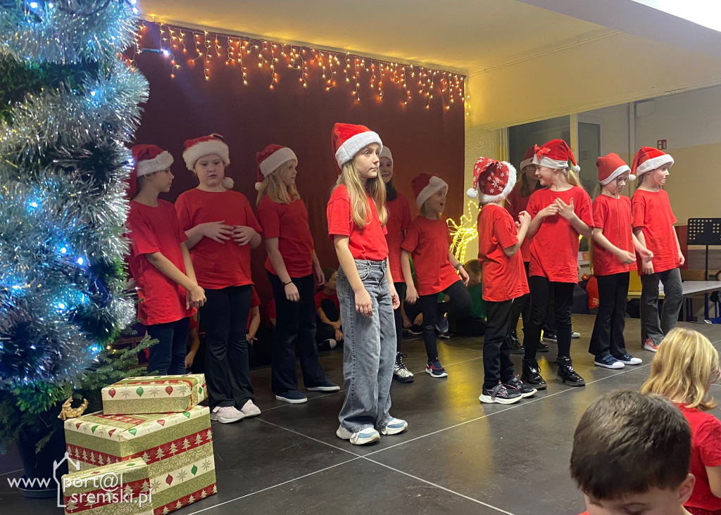 Kiermasz świąteczny w SP6