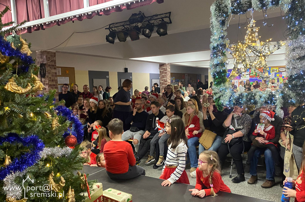 Kiermasz świąteczny w SP6