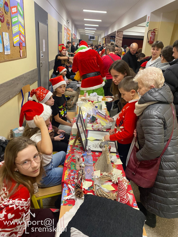 Kiermasz świąteczny w SP6