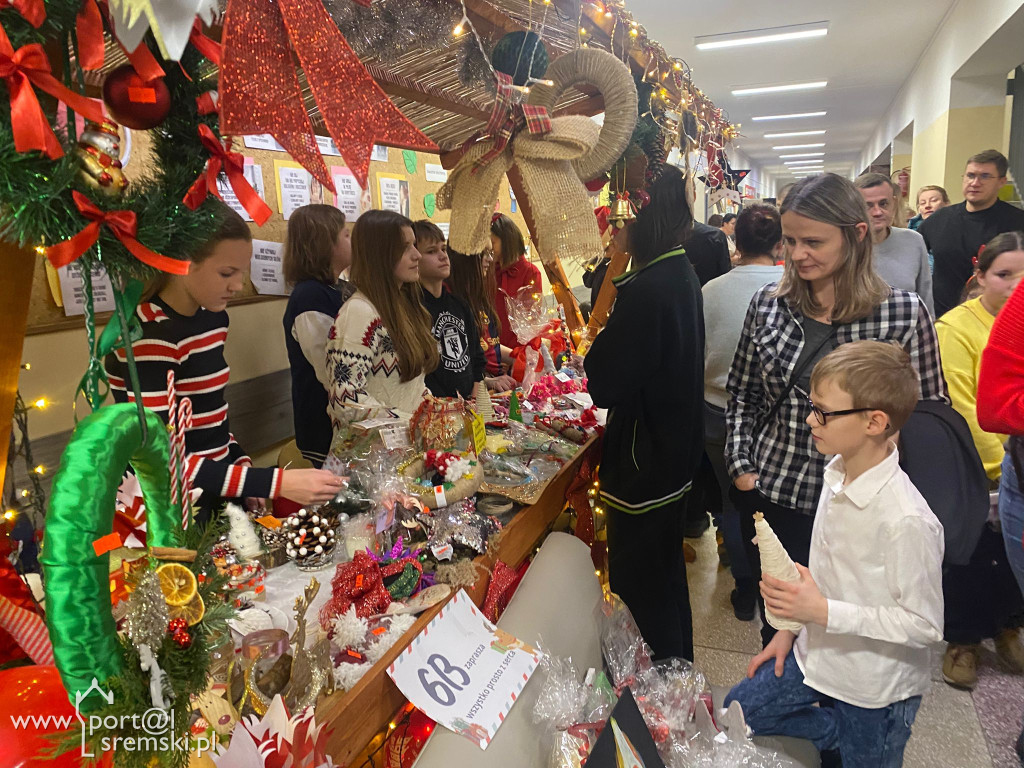 Kiermasz świąteczny w SP6