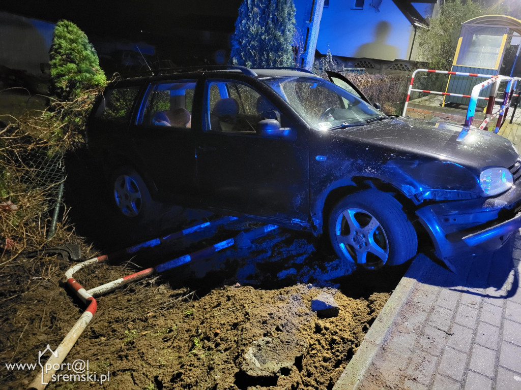 Volkswagen wypadł z drogi